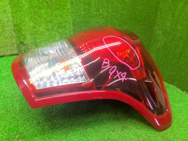 カローラフィールダー 右テールランプ DBA-NZE164G 81551-13740