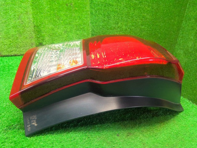 カローラフィールダー 左テールランプ DBA-NZE164G 81561-13740