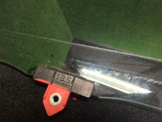 ヴィッツ 左Ｆドアガラス DBA-NSP130 68120-52370
