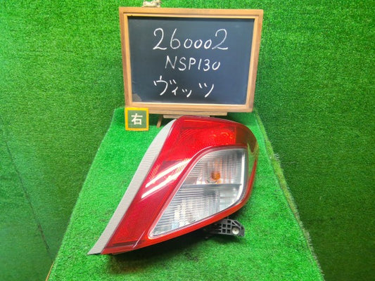 ヴィッツ 右テールランプ DBA-NSP130 81550-52801