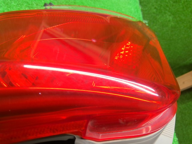 ヴィッツ 右テールランプ DBA-NSP130 81550-52801