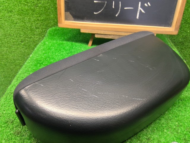 フリード アームレスト DBA-GB3 81180-SYY-J11ZA