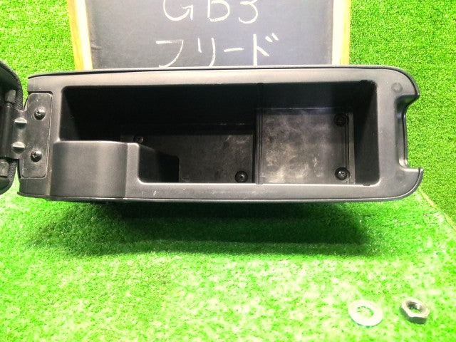 フリード アームレスト DBA-GB3 81180-SYY-J11ZA