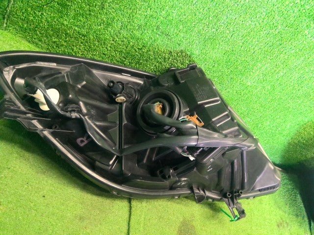 ヴィッツ ヘッドランプ左右セット DBA-KSP90 81110-52A10