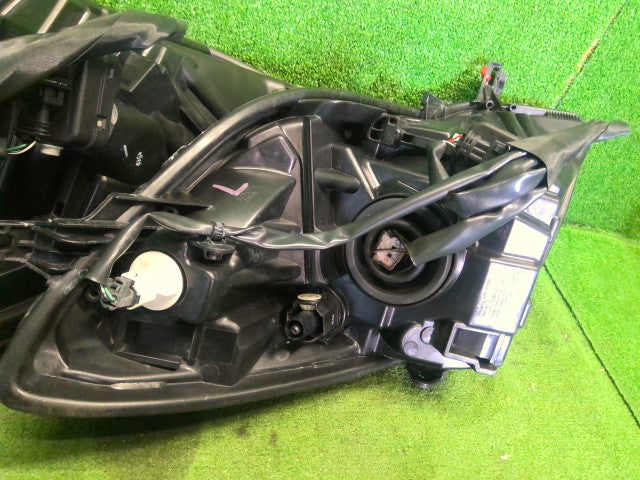 ヴィッツ ヘッドランプ左右セット DBA-KSP90 81110-52A10