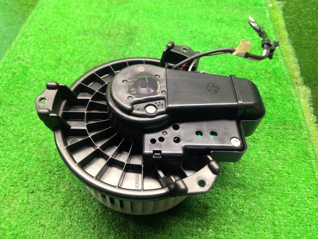 ヴィッツ ヒーターブロアモーター DBA-KSP90 87103-52130