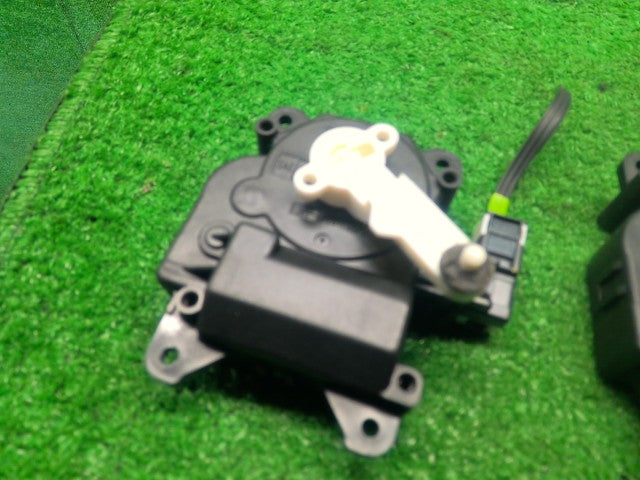 ヴィッツ Ａ／Ｃヒーター系 DBA-KSP90 87106-52090