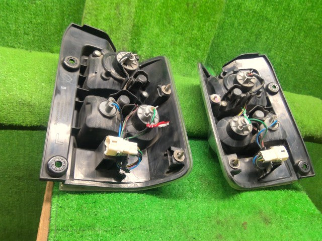 ムーヴコンテ テールランプ左右セット DBA-L585S 81550-B2500