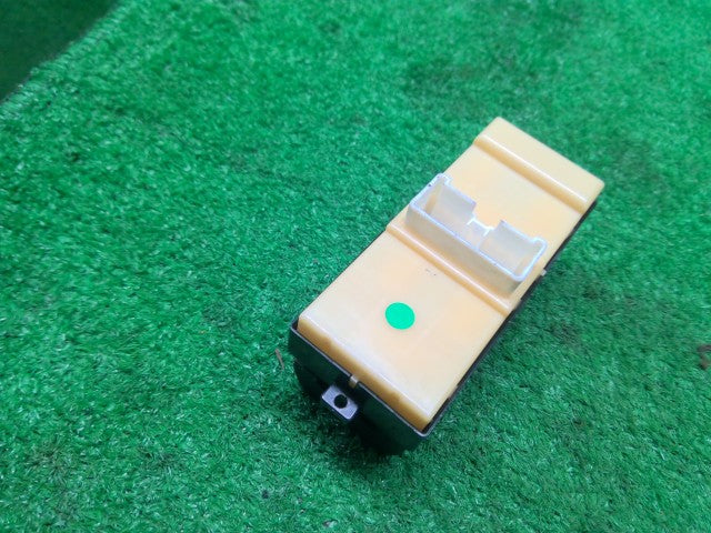 ムーヴコンテ パワーウインドウスイッチ DBA-L585S 84820-B2430