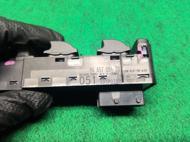 【中古】シトロエン ABA-B7HN02 パワーウインドウスイッチ 6490