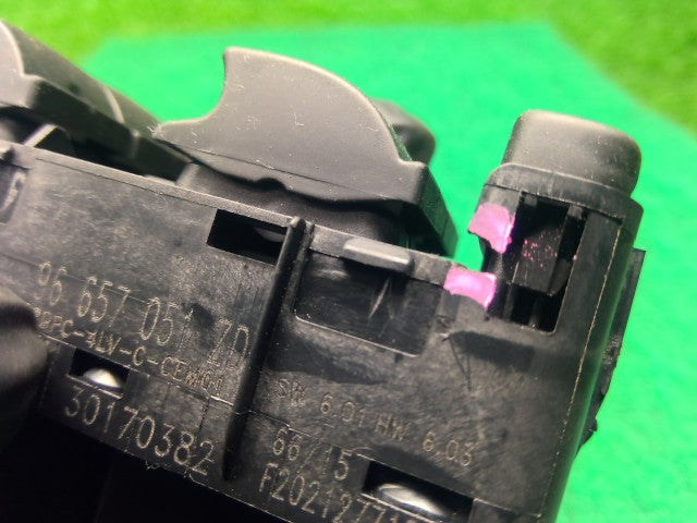 【中古】シトロエン ABA-B7HN02 パワーウインドウスイッチ 6490