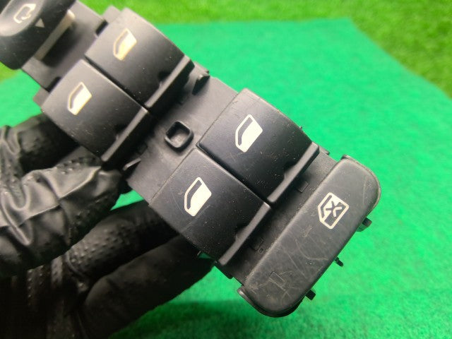 【中古】シトロエン ABA-B7HN02 パワーウインドウスイッチ 6490