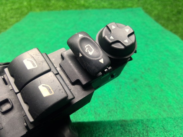 【中古】シトロエン ABA-B7HN02 パワーウインドウスイッチ 6490