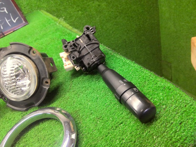 ハイゼットアトレ フォグランプ左右セット ABA-S331G 81211-97215