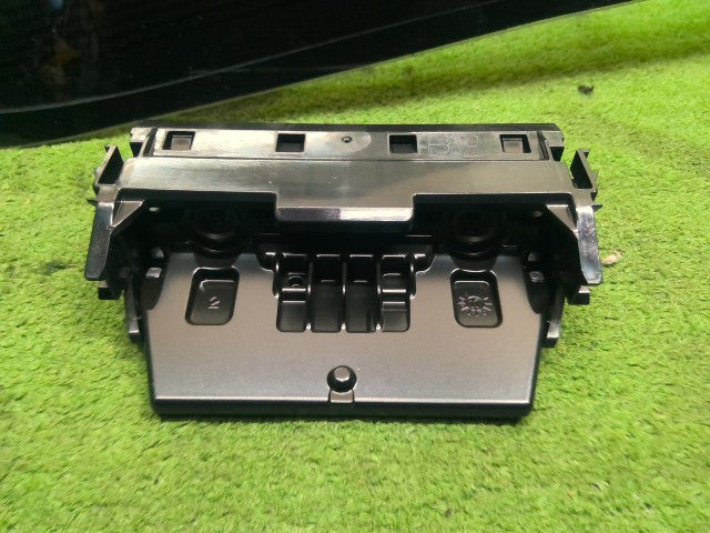 ムーヴキャンバス Ｆウインドガラス DBA-LA810S 56101-B2520