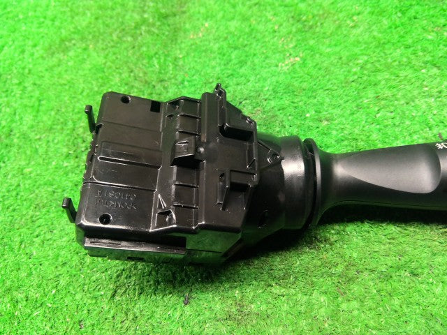 ムーヴキャンバス ライトスイッチ DBA-LA810S 84140-B2160