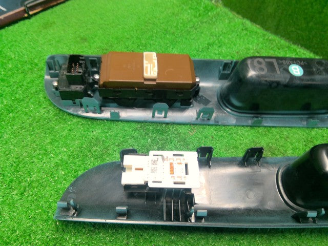 ムーヴキャンバス 内装部品 DBA-LA810S 84820-B2400