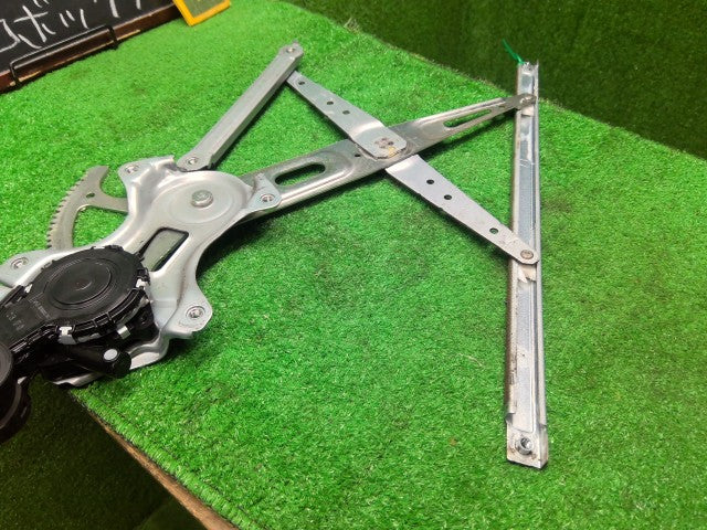 プロボックス 右Ｆドアレギュレータ・モーター DBE-NCP160V 69801-52080