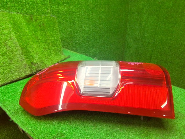 プロボックス 左テールランプ DBE-NCP160V 81561-52C20