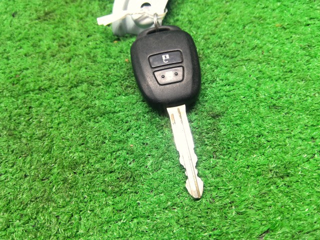 プロボックス キーレスリモコン DBE-NCP160V 89070-68180