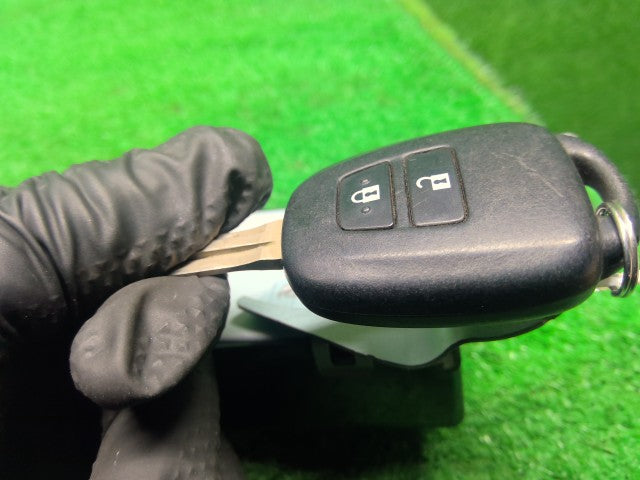 プロボックス キーレスリモコン DBE-NCP160V 89070-68180