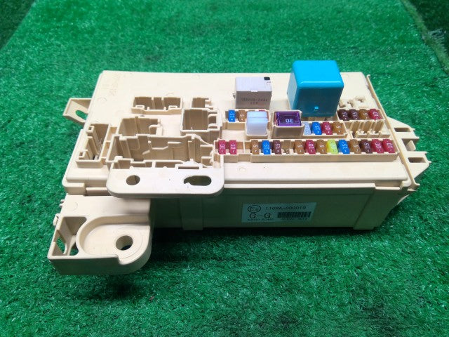 ムーヴ ヒューズボックス DBA-LA110S