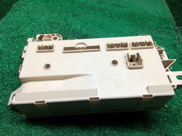 ムーヴ ヒューズボックス DBA-LA110S