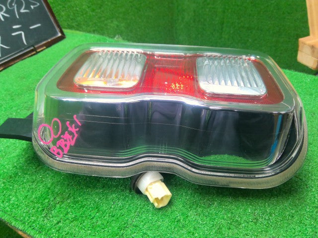 ハスラー 左テールランプ 5AA-MR92S 35670-59S00