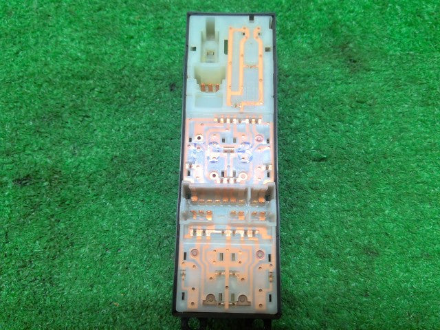 インプレッサ パワーウインドウスイッチ CBA-GRB 83071FG060