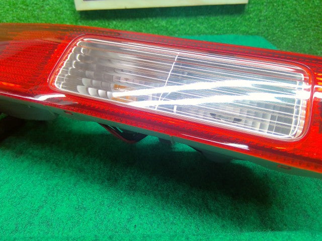 【中古】ハイゼット EBD-S331V 左テールランプ 81560-B5020-