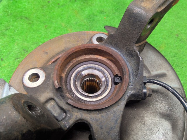 【中古】ハイゼット EBD-S331V 左フロントナックルハブＡＳＳＹ 43212-B5041-