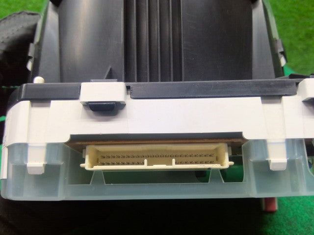 【中古】ハイゼット EBD-S331V スピードメーター 83220-B5890-