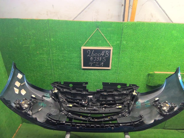 【中古】デミオ DBA-DJ3FS フロントバンパーＡＳＳＹ D24W-50-031