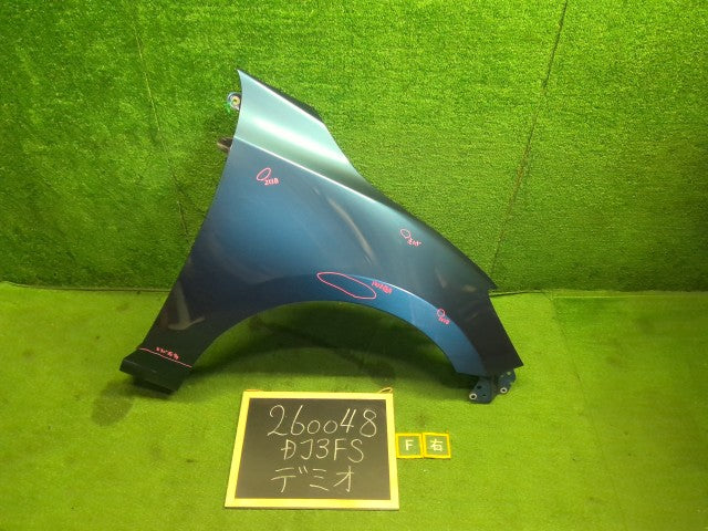 【中古】デミオ DBA-DJ3FS 右フロントフェンダー D09H-52-111
