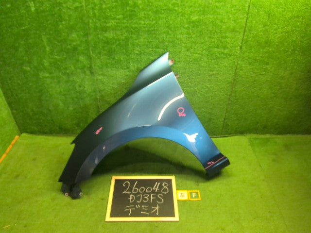 【中古】デミオ DBA-DJ3FS 左フロントフェンダー D09H-52-211