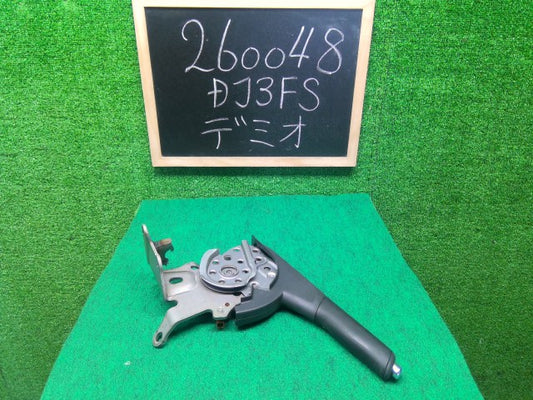 【中古】デミオ DBA-DJ3FS サイドブレーキ レバー