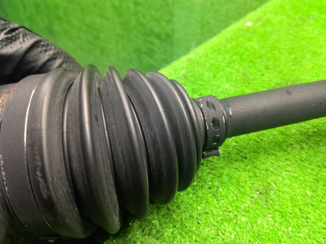 【中古】デミオ DBA-DJ3FS 右フロントドライブシャフト GDD1-25-50XA