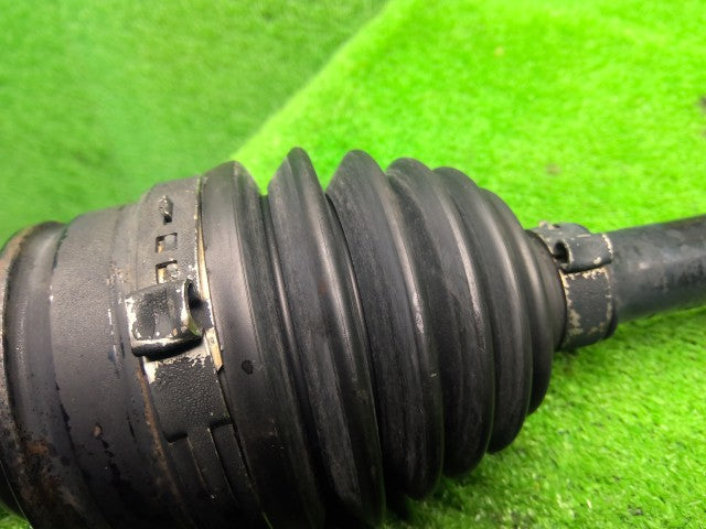 【中古】デミオ DBA-DJ3FS 左フロントドライブシャフト GDD1-25-60XA