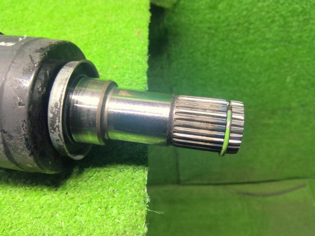 【中古】デミオ DBA-DJ3FS 左フロントドライブシャフト GDD1-25-60XA