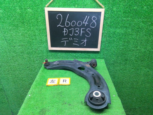 【中古】デミオ DBA-DJ3FS 左フロントロアアーム D23H-34-350