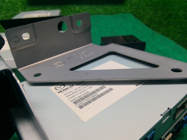 【中古】デミオ DBA-DJ3FS カーナビゲーション D09J-66-9G0D