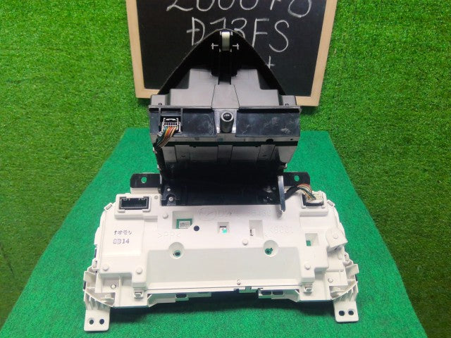 【中古】デミオ DBA-DJ3FS スピードメーター D24V-55-471A
