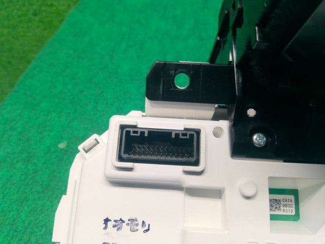 【中古】デミオ DBA-DJ3FS スピードメーター D24V-55-471A