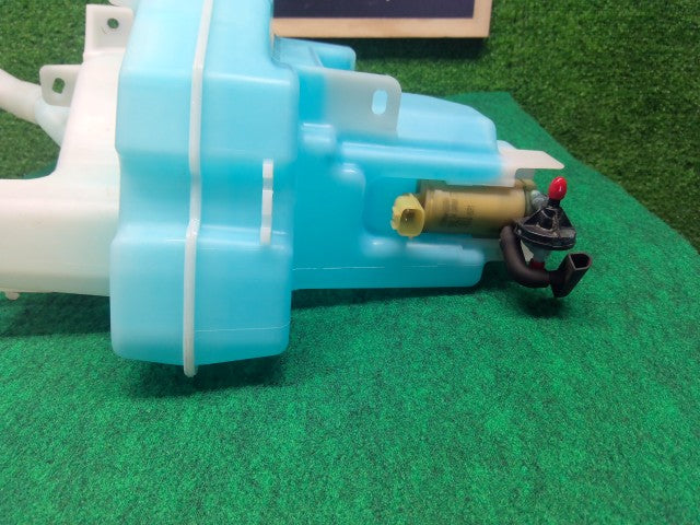 【中古】デミオ DBA-DJ3FS ウォッシャータンク D09W-67-481A
