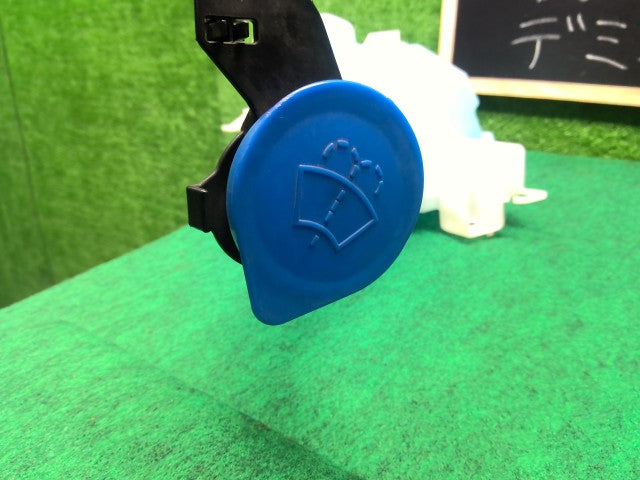 【中古】デミオ DBA-DJ3FS ウォッシャータンク D09W-67-481A