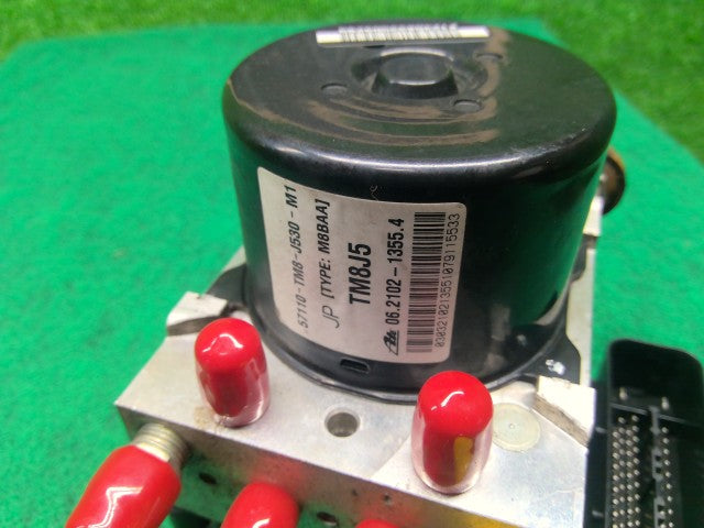 【中古】インサイト DAA-ZE2 ＡＢＳアクチュエーター 57110-TM8-J53