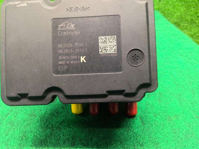 【中古】インサイト DAA-ZE2 ＡＢＳアクチュエーター 57110-TM8-J53