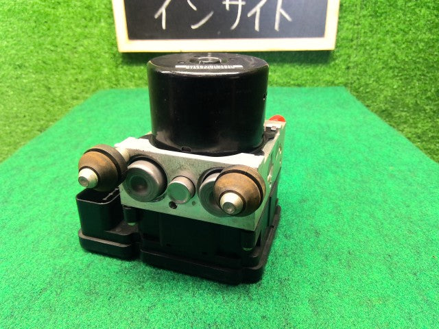 【中古】インサイト DAA-ZE2 ＡＢＳアクチュエーター 57110-TM8-J53