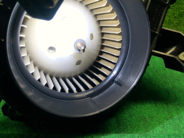 【中古】インサイト DAA-ZE2 電動ファン 1J830-RBJ-003