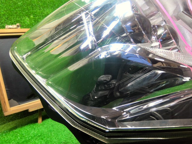 【中古】タント DBA-LA610S 右ヘッドランプＡＳＳＹ 81145-B2030